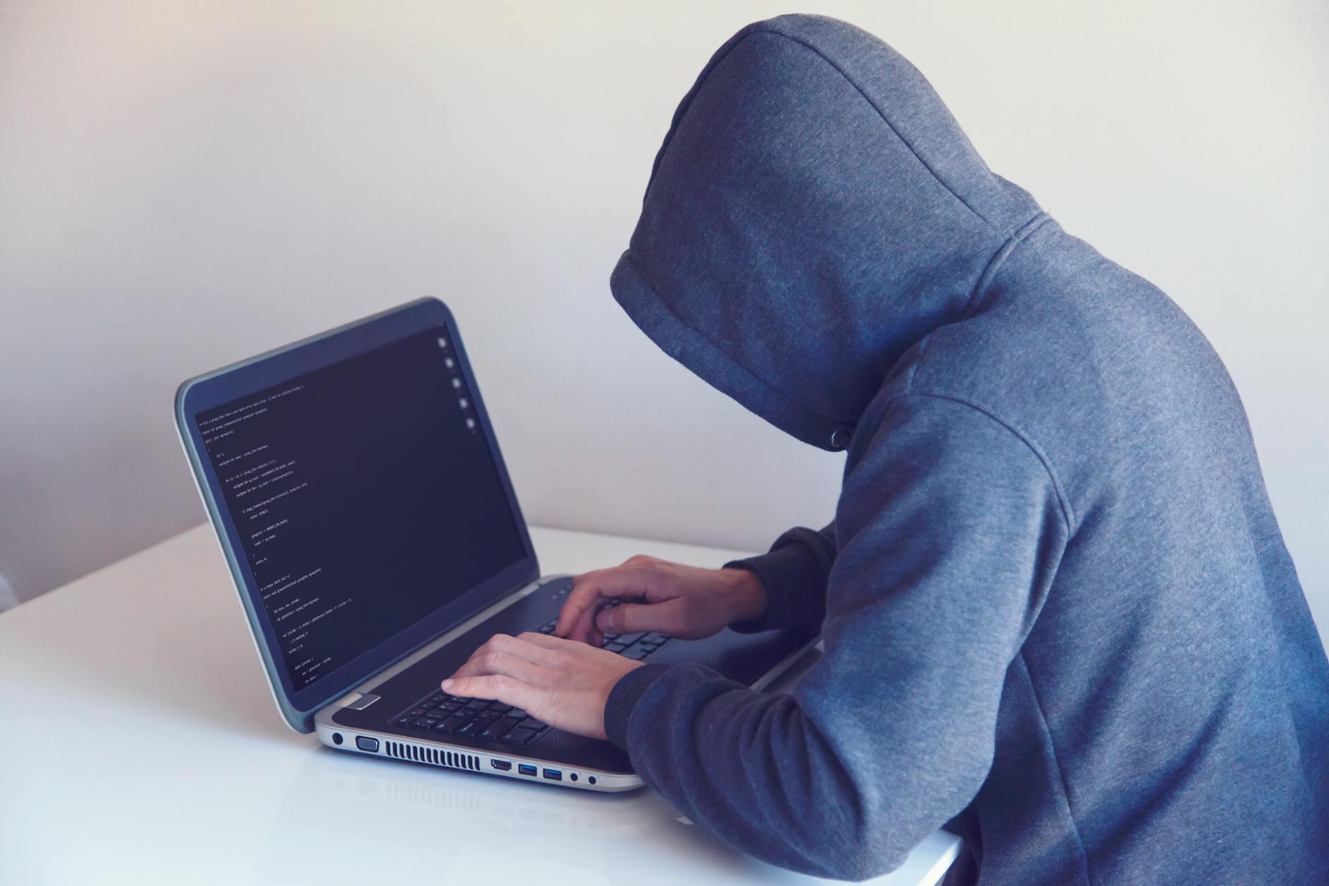 Como os hackers roubam contas famosas e o que você precisa fazer hoje para não ser a próxima vítima