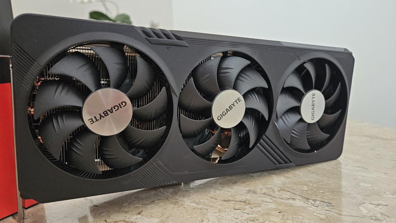 GPUs antigas da AMD vão receber FSR 4.1, confirma empresa